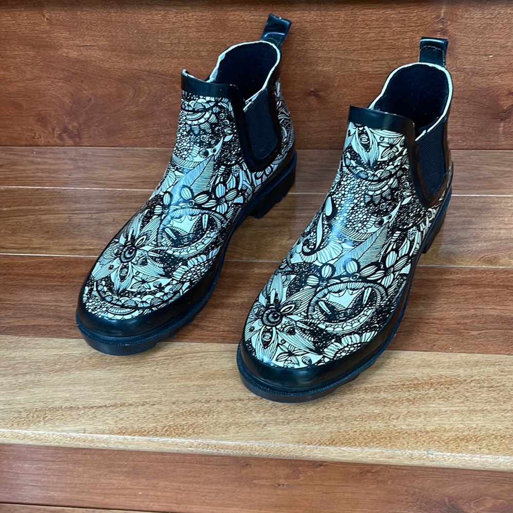 Funky rain boots, size 7